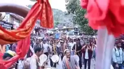 आनी: कुईंरी महादेव के 8 दिवसीय दौरे के दौरान दर्शनों के लिए जगह-जगह उमड़ा जन सैलाब