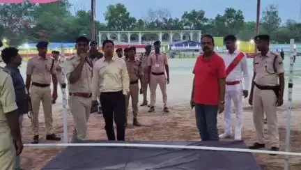 भभुआ: जगजीवन स्टेडियम में चल रही गृह रक्षक शारीरिक दक्षता परीक्षा का कैमूर डीएम ने किया औचक निरीक्षण