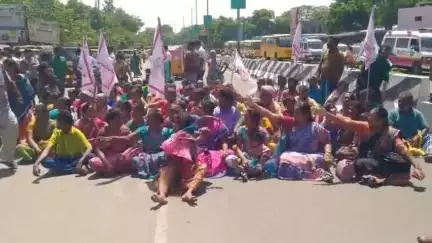 திண்டுக்கல் கிழக்கு: ஆண் குழந்தை பிறக்காத ஆத்திரத்தில் இளம்பெண் அடித்து கொலை அரசு மருத்துவக் கல்லூரி மருத்துவமனை முன்பு உறவினர்கள் சாலை மறியல்