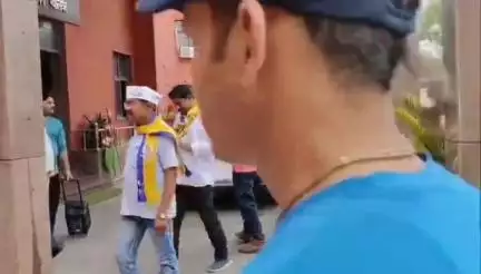 ग्वालियर गिर्द: पानी की समस्या को लेकर लोगों ने नगर निगम मुख्यालय पर किया प्रदर्शन