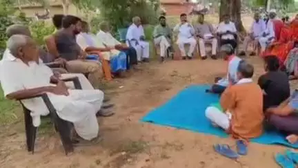 सारठ: करैहिया मैदान में RJD नेताओं की बैठक, बिजय यादव बने सारठ प्रखंड अध्यक्ष