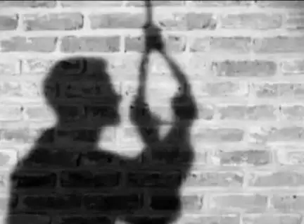 पाली में घर में फंदे पर लटकी मिली विवाहिता पुलिस ने अस्पताल की मांच्युरी में रखवाई बॉडी सूचना पर जूटे पिहर पक्ष के लोग