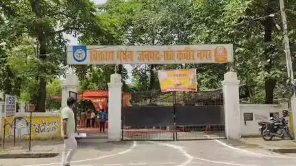 खलीलाबाद: खलीलाबाद विकास भवन के सौजन्य से बड़े मंगलवार को बड़ी धूमधाम से मनाया गया, वितरित किया गया प्रसाद