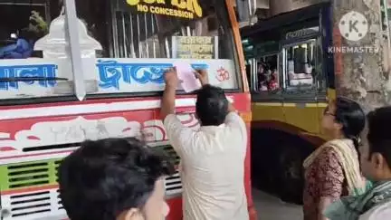 খানাকুল ১: আরামবাগ বাস স্ট্যান্ডে অসামাজিক কাজের অভিযোগ;বাস যাত্রী ও বাসের কর্মীদের সচেতন করতে বাস অ্যাসোসিয়েশনের পোস্টার