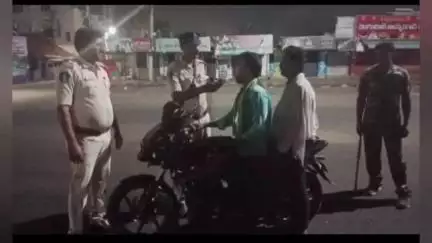 నగరంలో వన్ టౌన్ పోలీసులు మందు బాబుల పై వేటు  17 మందిపై కేసులు