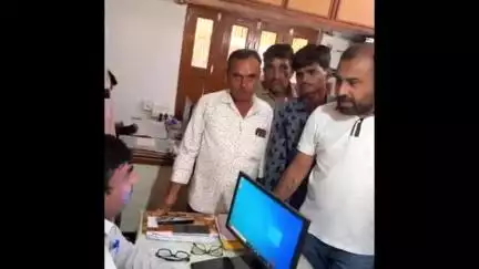 મોરબી: મોરબીના જેતપર ગામના ખેડૂતોને લાંબા સમયથી પડતી વિજ સમસ્યા અંગે આમ આદમી પાર્ટી દ્વારા ઉગ્ર રજૂઆતો કરાઇ