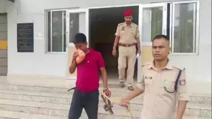 লংকা: লামডিংত এগৰাকী নাবালিকাক অপহৰণৰ চেষ্টা চলাই আৰক্ষীৰ জালত পৰে সমাজবাৰী ৰোডৰ বিকি দাস নামৰ এজন যুৱক