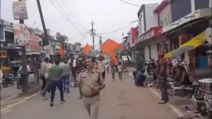 दमोह: धर्मांतरण के विरोध में हिंदू संगठनों ने कीर्ति स्तंभ चौक पर फूंका डॉ. अजय लाल का पुतला, तहसीलदार को दिया ज्ञापन