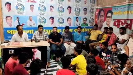 ভাঙড় ২: বাড়জুলি বুথে চা চক্রের মাধ্যমে সাংগঠনিক আলোচনা করলেন ভাঙ্গড় এর তৃণমূলের ছাত্র
নেতা সাবিরুল ইসলাম