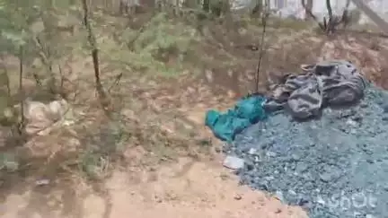 रोहट: रोहट के खारड़ा गांव के निकट किसानों के खेतों के बाहर फैक्ट्री संचालकों द्वारा केमिकल और स्लज डालने पर जताया आक्रोश