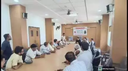 સુત્રાપાડા: સૂત્રાપાડા નગરપાલીકા દ્રારા પ્લાસ્ટીક મુક્ત અભીયાનને લઈ ને વેપારીઓ સાથે સભાખંડમા  સેમિનાર યોજયો#