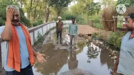 चेनारी: पेवन्दी ग्राम के वार्ड नंबर एक में जल जमाव की समस्या