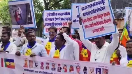 शिरोळ: वाठार येथील ज्येष्ठ सफाई कामगारावर अमानुष मारहाण प्रकरण बंडखोर सेनेचे पोलीस ठाण्यासमोर तीव्र आंदोलन
