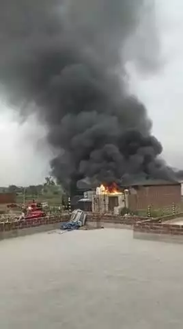 तरफरा रोड एक गिलास फैक्ट्री मे लगी आग