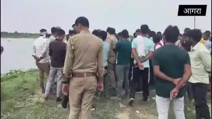 आगरा:यमुना में नहाने गई 6 लड़किया डूबी,एक बालिग,5 नाबालिग किशोरिया डूबी,गांव वालों ने सभी को निकाला बाहर 
#news #viral