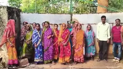 ସୁକିନ୍ଦା: ବକେୟା ପାଉଣା ନପାଇ ସୁକିନ୍ଦା ବନ ବିଭାଗ କାର୍ଯ୍ୟାଳୟ ଦ୍ଵାରସ୍ଥ ହେଲେ ଶ୍ରମିକ #jansamasya
