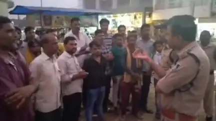 देवसर: वरगवा थाना प्रभारी ने चलाया नशामुक्ति अभियान, बाइक रैली निकालकर लोगों को यातायात नियमों का पालन करने की दी समझाइश