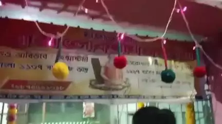 বারুইপুর: লোকনাথ ঠাকুরের তিরোধান দিবস উপলক্ষে বারুইপুর বিশালক্ষী তলা লোকনাথ মন্দিরের সন্ধ্যা আরতি শুরু হল