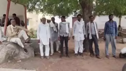 महोबा: महोबा के ग्राम रैपुरा कलां में भैंस चराने गई महिला ट्रेन की चपेट में आकर हुई मौत, पुलिस ने शव का कराया पोस्टमार्टम
