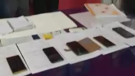 हिण्डौन: सदर थाना पुलिस ने 2 लाख के 7 मोबाइलों को ट्रेस कर थाने में धारकों को लौटाया, मोबाइल पाकर मालिकों के खिले चेहरे