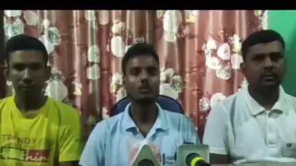 মাটিয়া: সূতাৰপাৰাত সংবাদ মেলত ভালুকডুবিৰ আজিবৰ আলীৰ হত্যাকাণ্ডৰ উচিত তদন্তৰ দাবী জনায় আমছুয়ে