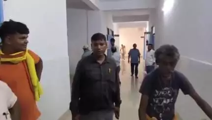 बरवाडीह: बरवाडीह रेलवे यार्ड में स्लीपर की ढुलाई करते समय मजदूर स्लीपर में दबकर मरा