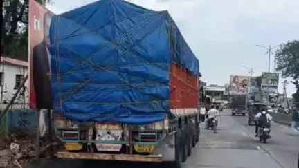 दारव्हा: शहरातील पेट्रोल पंपावर  तांदूळ तस्करी करणारा ट्रक उपविभागीय पोलीस पथकाने पकडला