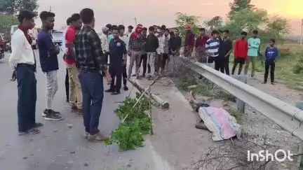 लखनपुर: नेशनल हाईवे 130 पर सिंगीटाना घुनघुट्टा नदी के समीप अज्ञात वाहन की ठोकर से एक युवक की मौत, लखनपुर पुलिस जांच में जुटी