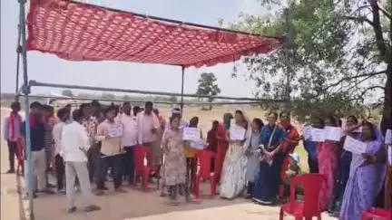 महासमुंद: तुमगांव नगर पंचायत के ग्रामीणों ने घेरा वामा डेरी, ग्रामीणों ने कहा वाम देरी से निकलने वाले केमिकल #jansamasya
