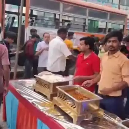 बांसी: बस स्टेशन चौराहे पर चौथे बड़े मंगलवार को विशाल भंडारा का आयोजन, बड़ी संख्या में लोग शामिल हुए