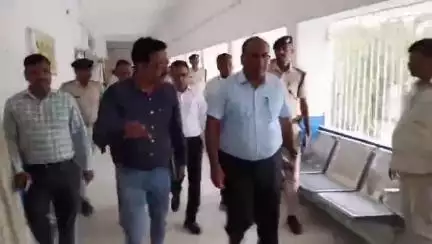 सिवान: सिवान के नवपदस्थापित जिलाधिकारी के रूप में आदित्य प्रकाश ने पदभार ग्रहण किया, गॉड ऑफ़ ऑनर से सम्मानित