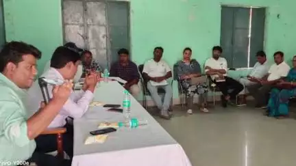 जंदाहा: प्रखंड कार्यालय के सभागार में प्रखंड कार्यक्रम क्रियान्वयन समिति की बैठक आयोजित हुई