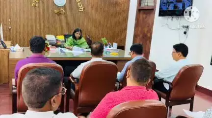 खूंटी: समाहरणालय में उपायुक्त की अध्यक्षता में आईटीडीए और जिला कल्याण विभाग की योजनाओं की समीक्षा बैठक