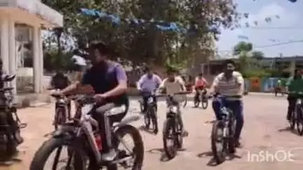 गोंदिया: जागतिक सायकल दिनानिमित्त गंगाझरी येथे स्वच्छता दूत यांना सायकल वाटप कार्यक्रमाचे आयोजन