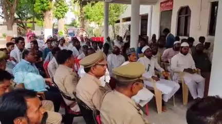 महमूदाबाद: थाना सदरपुर परिसर में बकरीद और भंडारे को लेकर हुई पीस कमेटी की बैठक, पुलिस क्षेत्राधिकारी ने की अध्यक्षता