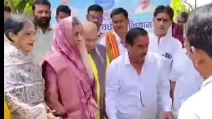 वरला: सेंधवा में 'एक पेड़ मां के नाम' अभियान शुरू, जनजाति आयोग अध्यक्ष ने औषधीय पौधे लगाने की अपील की