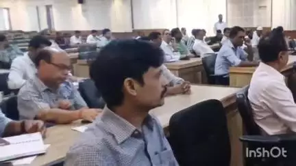 गोरखपुर: बकरीद को लेकर एनेक्सी भवन सभागार में ADM सिटी की अध्यक्षता में हुई शांति समिति की बैठक