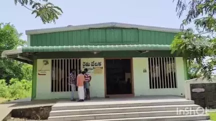 తిమ్మాపూర్ ఎల్ఎండీ కాలనీ: మల్లాపూర్ గ్రామంలో రెవెన్యూ సదస్సు నిర్వహించిన అధికారులు