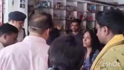 जशपुर: जशपुर जिले के कुनकुरी में प्रशासन ने 6 दुकानों पर मारा छापा, कोटपा एक्ट के तहत की कार्रवाई