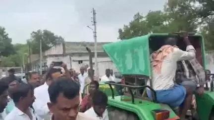 ఎల్లారెడ్డి: ఎల్లారెడ్డి మండలానికి చెందిన ముగ్గురు విద్యార్థుల కుటుంబాలను పరామర్శించిన ఎమ్మెల్యే మదన్ మోహన్ రావు