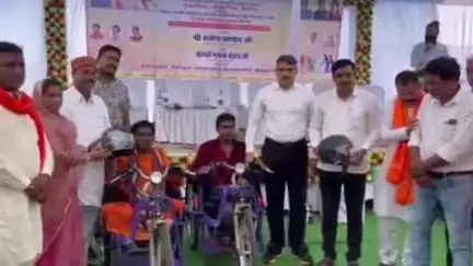 कवर्धा: सिंघनपुरी में 401 दिव्यांग हितग्राहियों को ₹44 लाख के सहायक उपकरणों का किया गया वितरण