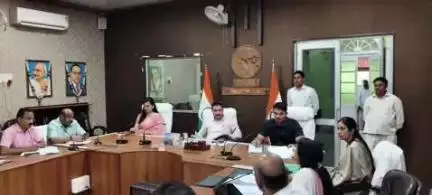 सुल्तानपुर: जिलाधिकारी की अध्यक्षता में जिला आयुष समिति की बैठक आयोजित हुई