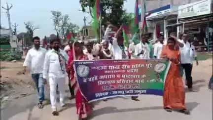 जमुआ: जमुआ थाना क्षेत्र में बढ़ते अपराध से आक्रोशित आजसू प्रखंड कमेटी ने जमुआ चौक से निकाला विरोध मार्च