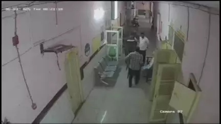 बड़ौत: CHC बड़ौत में सीट पर बैठने को लेकर 2 पक्षों में जमकर मारपीट, CCTV वीडियो हुआ वायरल