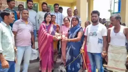 दुलमी: मुख्यमंत्री पशुधन योजना के तहत होहद गांव में विधायक ममता देवी ने 19 लाभुकों को बकरी वितरित की