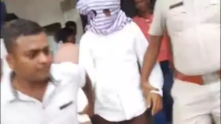 ব্যারাকপুর ১: কোথা থেকে আগ্নেয়াস্ত্র আসছে তা খতিয়ে দেখার চেষ্টা করা হচ্ছে পানিহাটিতে অস্ত্র উদ্ধারের ঘটনা নিয়ে শিবদাসপুরে বললেন নগ
