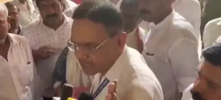पटना ग्रामीण: रेप पीड़िता बच्ची की मौत के बाद PMCH के प्रभारी उपाधीक्षक हटाए गए, SKMCH की डॉ. कुमारी विभा निलंबित