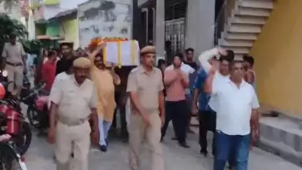 ବୌଦ୍ଧ ସଦର: ବଗିଚାସାହି ଠାରେ ମୃତ ଯବାନଙ୍କ ଶେଷ ଦର୍ଶନ କରି ଶ୍ରଦ୍ଧାଞ୍ଜଳି ଅର୍ପଣ କଲେ ବିଧାୟକ ଓ ଜିଲ୍ଲାପାଳ