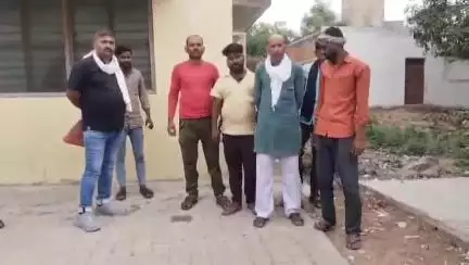महोबा: कबरई के शिवहरे पेट्रोल पंप के पास अनियंत्रित होकर ट्रैक्टर-ट्रॉली से टकराया बाइक सवार, मौके पर हुई दर्दनाक मौत