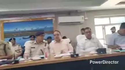 कटिहार: बकरीद पर विधि व्यवस्था के लिए DM और SP की संयुक्त अध्यक्षता में विकास भवन में हुई समीक्षा बैठक